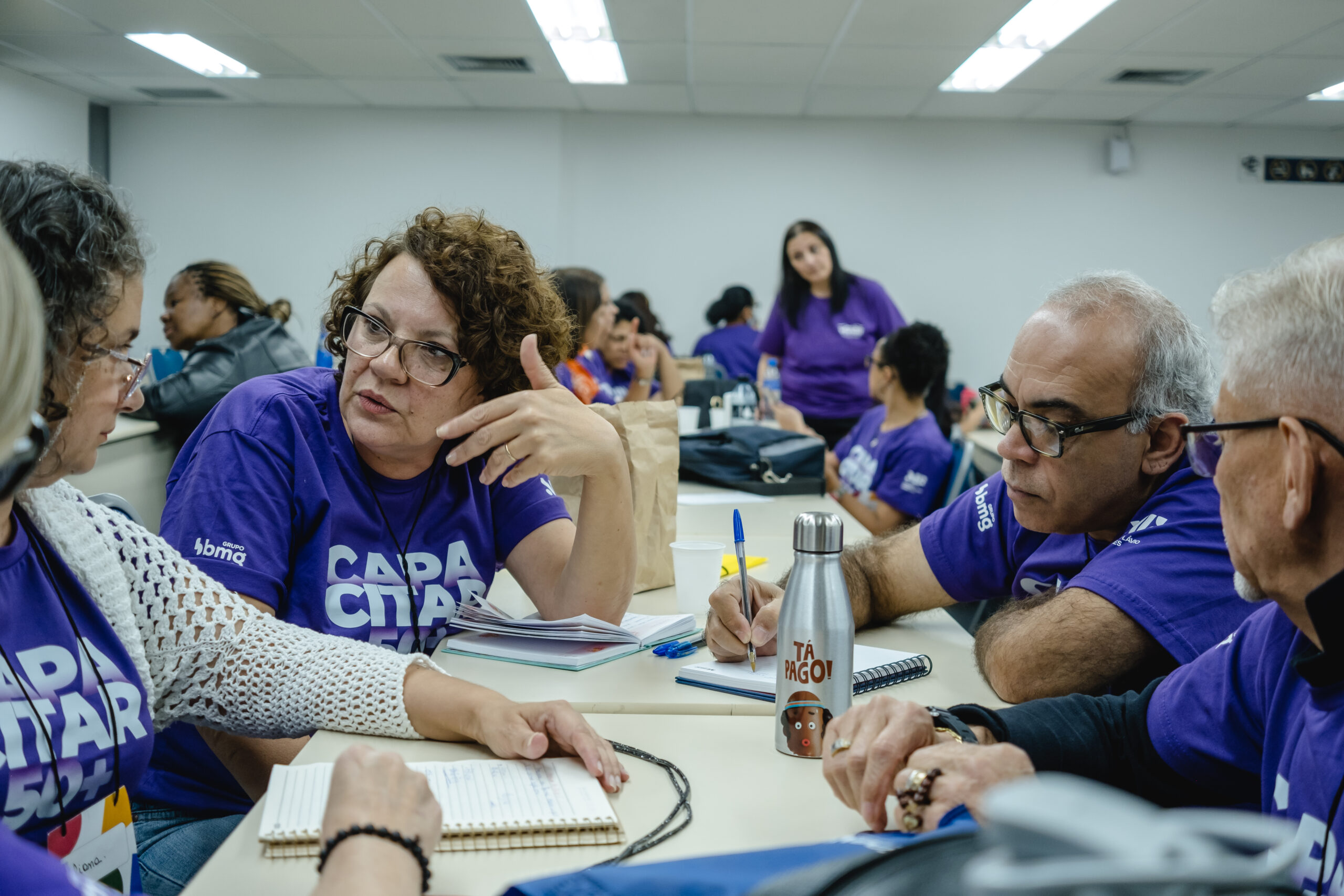 Alunos do projeto social Capacitar 50+ uma roda de conversa amigável
